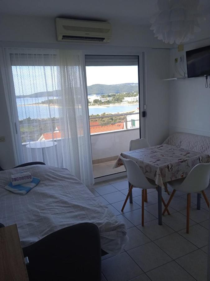 Apartment Luka With Balcony, Sea View And Free Parking ชิเบนิก ภายนอก รูปภาพ