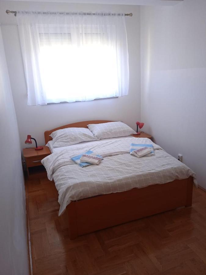 Apartment Luka With Balcony, Sea View And Free Parking ชิเบนิก ภายนอก รูปภาพ