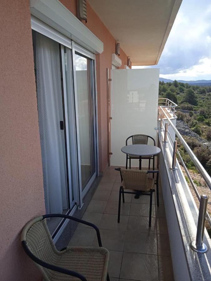 Apartment Luka With Balcony, Sea View And Free Parking ชิเบนิก ภายนอก รูปภาพ